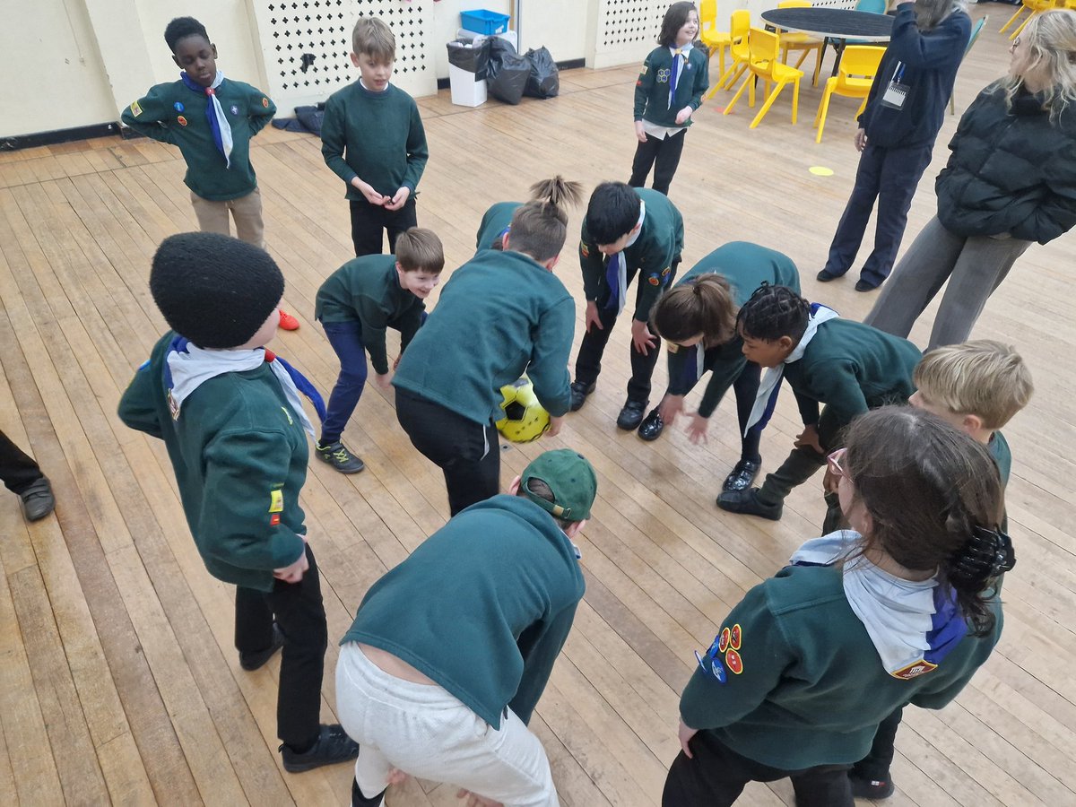 8thReigate's tweet image. Lots of games tonight and some newly invested Cubs! @RAACoCurriculum @RAASchoolGatton @surreyscouts @ReigateScouts