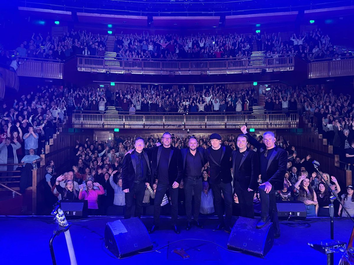 derekryanmusic's tweet photo. Always a highlight of the tour! @MillenniumForum #SoldOut https://t.co/Ulsm6rkmYX