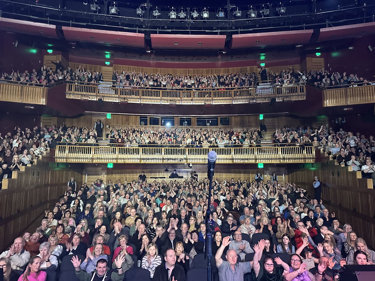 derekryanmusic's tweet photo. Always a highlight of the tour! @MillenniumForum #SoldOut https://t.co/Ulsm6rkmYX