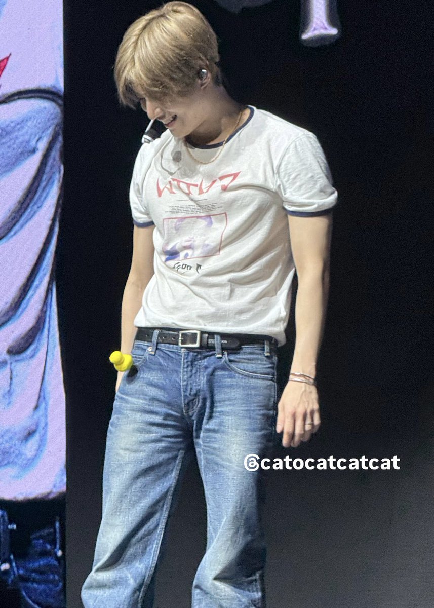 napofacat's tweet photo. tAEMIN POLLO EN EL SOUND CHECK @TaemintsChile https://t.co/W08DfJ0o2r
