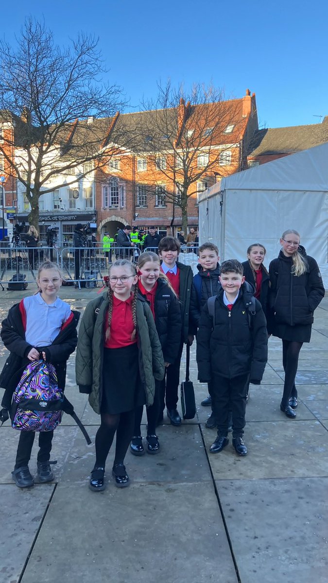 Maybury_School's tweet photo. Last Thursday a group of our children had the privilege of singing at Lord John Prescott’s funeral. They joined in voice with other children from across the city to perform so beautifully as @ChoralHull choir. We are very proud. @HumberEdTrust @HullMusicHub https://t.co/X7NtMzsekS
