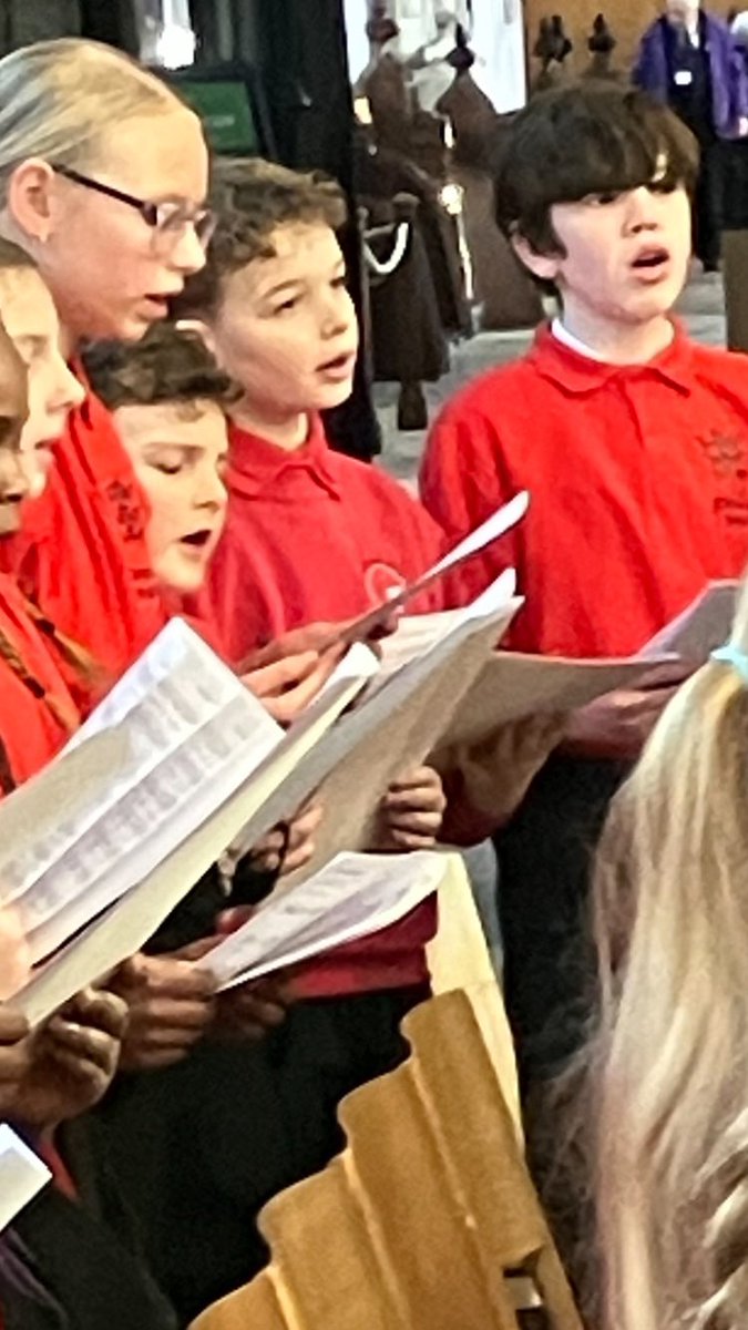 Maybury_School's tweet photo. Last Thursday a group of our children had the privilege of singing at Lord John Prescott’s funeral. They joined in voice with other children from across the city to perform so beautifully as @ChoralHull choir. We are very proud. @HumberEdTrust @HullMusicHub https://t.co/X7NtMzsekS