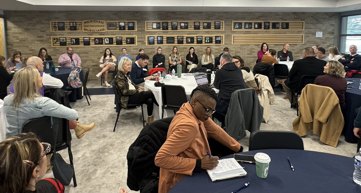 chrisv250's tweet image. Talking Project Based Learning (#PBL) &amp;amp; @newtechnetwork at @meridian_high with educators @MichiganFLC &amp;amp; @MiSTEMECM  
#MiSTEM #STEM 3PL