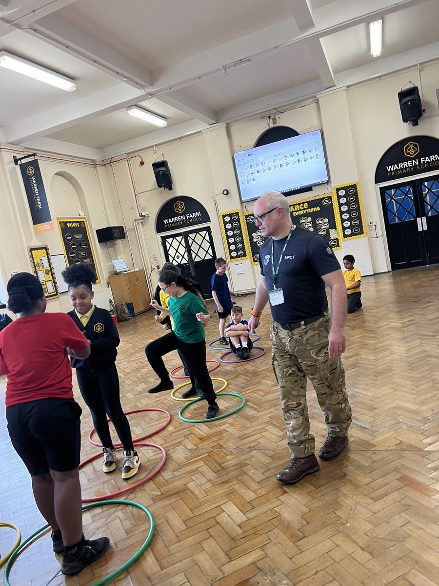 warren_farm_pri's tweet photo. Today, we welcomed Michael Dodd (Regional Operations Manager @MPCT_HQ ) to see first-hand the impact of the @MPCTYL programme—not just on our young leaders but also in shaping our evolving Charcater curriculum.

Collaboration at its best 🙌🏼🐝🙌🏼🐝

#ExcellenceinEverything https://t.co/oJko0yntkW