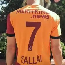hanoglu_hakan's tweet photo. GS’den KURAL HATASI - 2 
( haftalardir suruyor )

HUUUUU federasyon @TFF_Org 

Or’da kimse var mi ? 

Kerem Akturkoglu’nun 3 Eylul 2024’te transfer oluncaya kadar 4.ncu hafta maci dahil giydigi 7 numarali forma mevzuata gore sezonun geri kalaninda baska bir oyuncu tarafindan kullanilamaz. Ama Sallai giyiyor 20 haftadir.. 

Buyrun TFF’nin 2009-10 sezonundan beri yururlukte olan Sportif Ekipman ve Reklâm Talimatı'nın 10. maddesi :  

“Turkcell Süper lig, Bank Asya 1. Ligi, TFF 2. Ligi ve TFF 3. Ligi'nde yer alan kulüpler, forma sırt numaralarını 1 - 99 rakamları arasında futbolcu isimlerine göre belirleyecekler ve hangi futbolcunun kaç numaralı formayı giyeceğini müsabakaların başlamasından önce TFF'ye bildireceklerdir. Futbolcular aynı formayı sezon sonuna kadar kullanmak zorundadırlar. Kullanılan forma numaraları, sezon boyunca herhangi bir nedenle (FUTBOLCUNUN BAŞKA BİR KULUBE TRANSFER OLMASİ VS) başka bir futbolcuya verilemez. Transfer edilen futbolculara kullanılmayan boş numaralardan birinin verilmesi zorunludur.”
