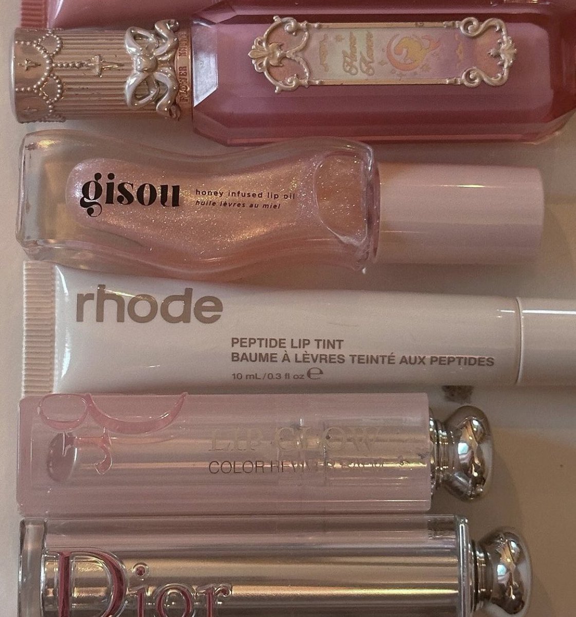 Lvspink0's tweet photo. shimmery, glowy lip products https://t.co/LJgg6Iign7