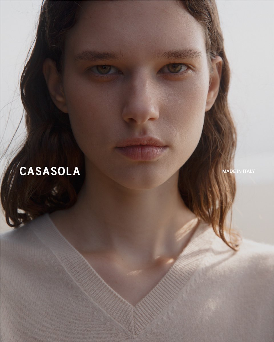 Perfect workwear, superfine cashmere-silk. Made in Italy.