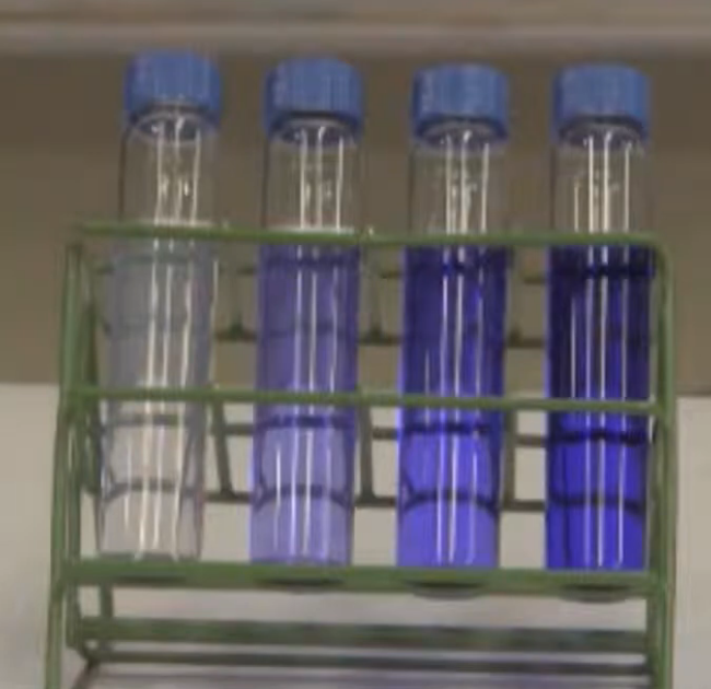 RLSasuque's tweet photo. Cineta sobre el Cristal Violeta mediante técnicas espectroscópicas, mi trabajo del laboratorio de química, qué bonito. https://t.co/WYpxyojhFp