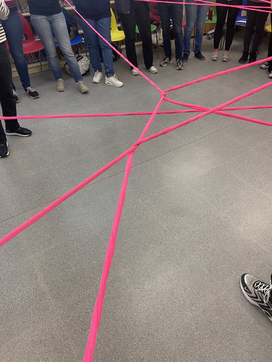 eAbelFerrater's tweet photo. Gràcies a la @fundacioreddis el claustre ha gaudit de dues sessions en comunicació assertiva en equips de treball. La Minerva Castillo, Coach i Formadora, ens ha fet reflexionar i experimentar a través de dinàmiques, la importància de saber comunicar-nos amb èxit. #formació https://t.co/WTi9y86WBD