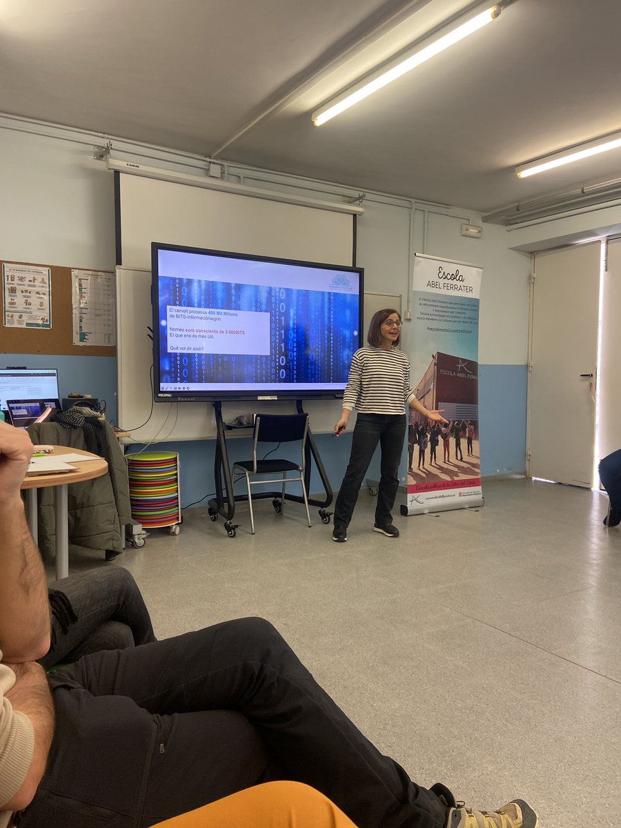 eAbelFerrater's tweet photo. Gràcies a la @fundacioreddis el claustre ha gaudit de dues sessions en comunicació assertiva en equips de treball. La Minerva Castillo, Coach i Formadora, ens ha fet reflexionar i experimentar a través de dinàmiques, la importància de saber comunicar-nos amb èxit. #formació https://t.co/WTi9y86WBD
