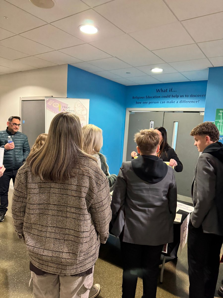 CitizenshipHope's tweet photo. GCSE Citizenship 2027 launched tonight at Year 9 Guided Choices, we had lots of interest🙌🏼 If anyone has any more questions, please come and see @MrsSedRE or @MissGallagherRE this week. 🇬🇧💙 https://t.co/EeI6zYshM2