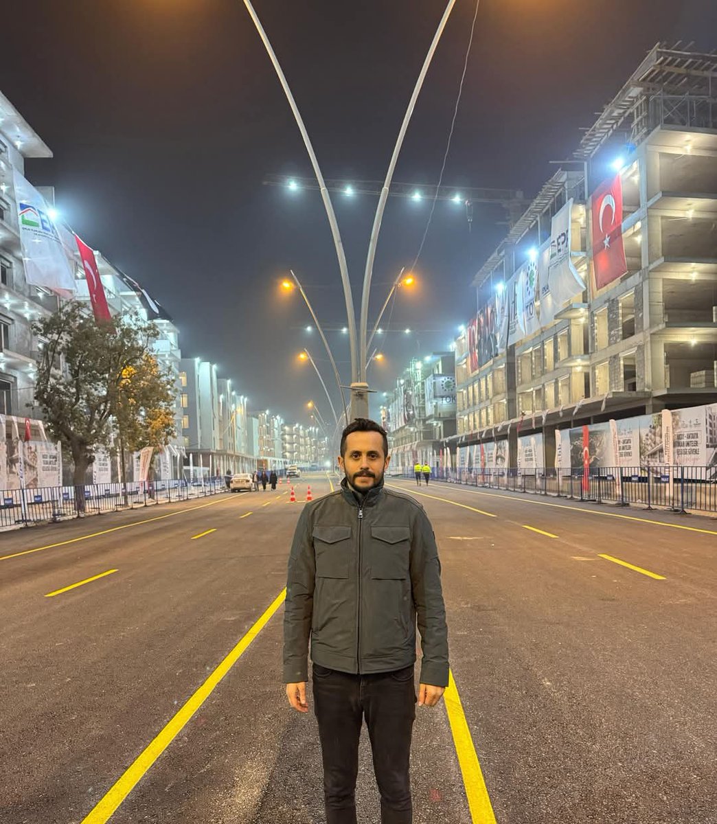 Doğarız küllerimizden Bir Oluruz, 
yeri gelir tüm Türkiye 11 il oluruz. 🇹🇷

Rabbim bir daha bu ülkeye böyle acılar yaşatmasın. 🇹🇷