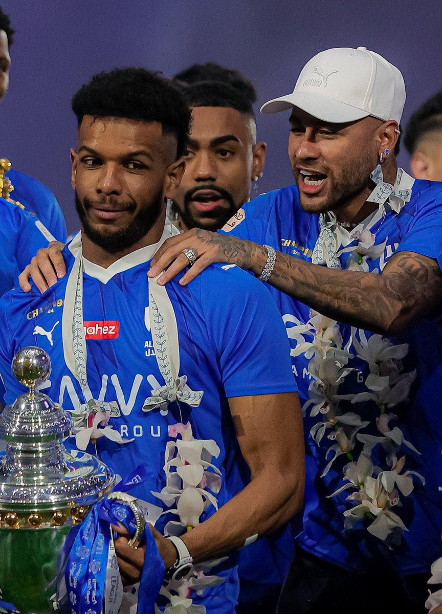 alharthi_26's tweet photo. 2 اسيا
6 دوري
3 سوبر
4 كاس
مرتين رابع العالم
مرة وصيف العالم

بكل مباراة ديربي او كلاسيكو يكون مؤثر، مدافع هداف يسجل كثير وينقذنا كثير .. إن نسيَ الهلاليين والله ما انسى هذي الليالي العظيمة ياعلي

يمر بمرحلة دروب طبيعية .. لازم ندعمه ونوقف معه

الجحود والنكران ليست صفة الهلاليين https://t.co/R99wqoGQHy