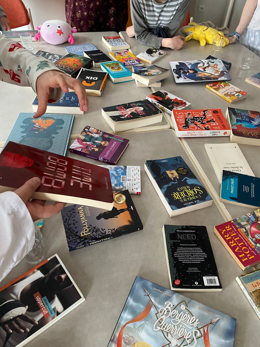 pat_duchene's tweet photo. 📖 Une Nuit de la Lecture prolifique à l'hôpital d'enfants de Brabois. Chasse aux livres et plaisir de lire partagé pour s'évader vers d'autres horizons
#DCLH @pf_mourier @ECurcio_ @freddojoseph https://t.co/trsxiLWqAw