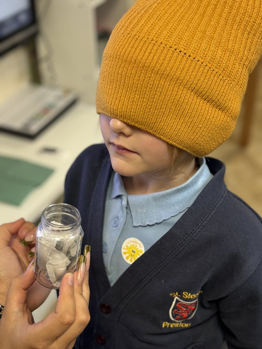 sss_year1's tweet photo. As part of our science learning, we explored our senses. We had so much fun using our smell and touch senses to identify the foods. #sssscience https://t.co/AaXm18IqQJ