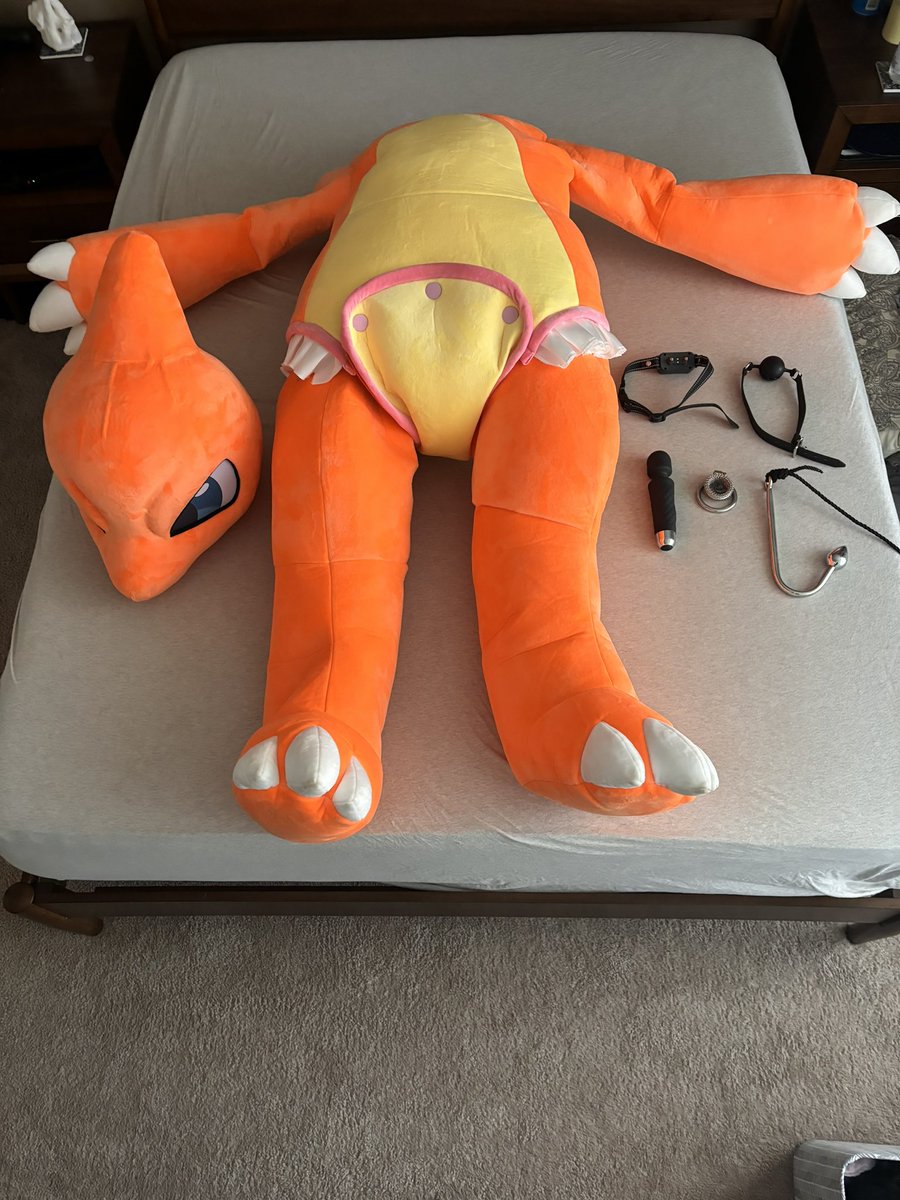 Giveaway suit by @linkywollf came in! My partner has been too busy to give it a test run… maybe one of you could help 🧐