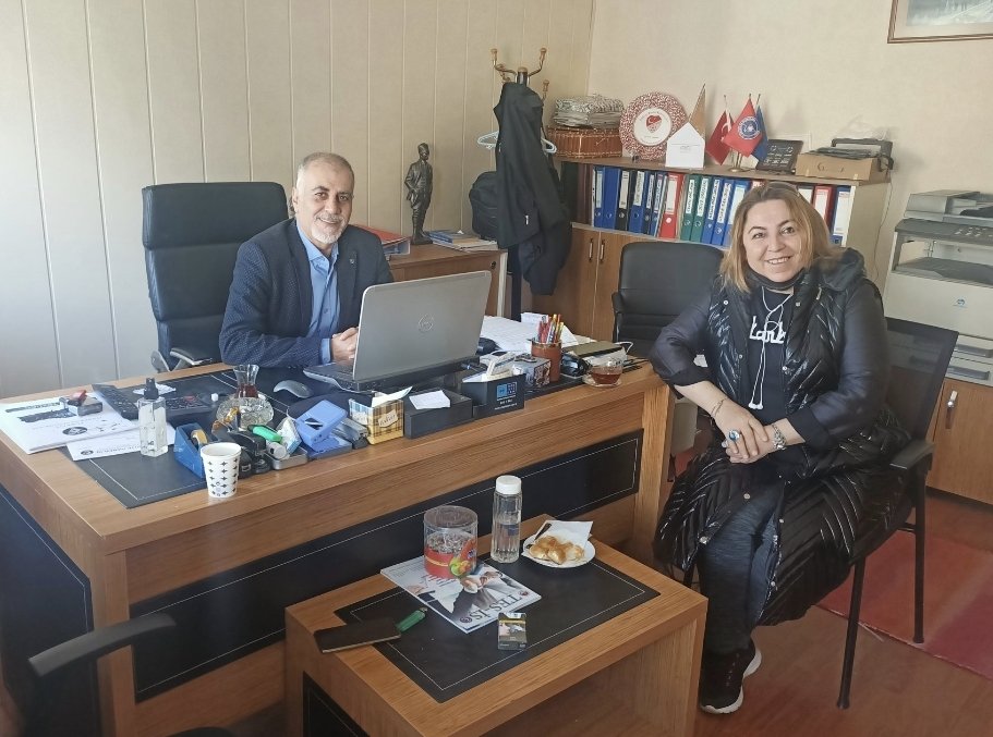 <a href="/bulentyuksel04/">BÜLENT YÜKSEL</a>
Sürekli kullandığım bir cümle var; "Başkasının kaderinde rol almak kendi özgürlüğünden feragat etmeyi gerektirir. "biz özgürlüğümüzden çok feragat ettik vesselam.
İst. EYT ve Emekliler Derneği genel kurulunda yeniden başkanlığa seçilen kıymetli dostuma başarılar