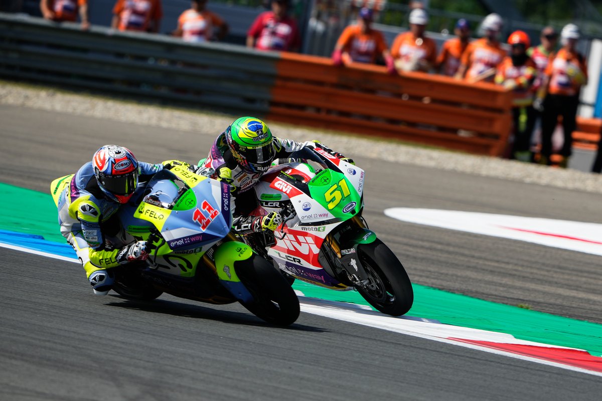 ELBOWS OUT! ⚔️ 

Who remembers when and where this battle between <a href="/FerrariMatteo11/">Matteo Ferrari</a> and <a href="/ericgranado/">Eric Granado</a> happened?

#MotoE
