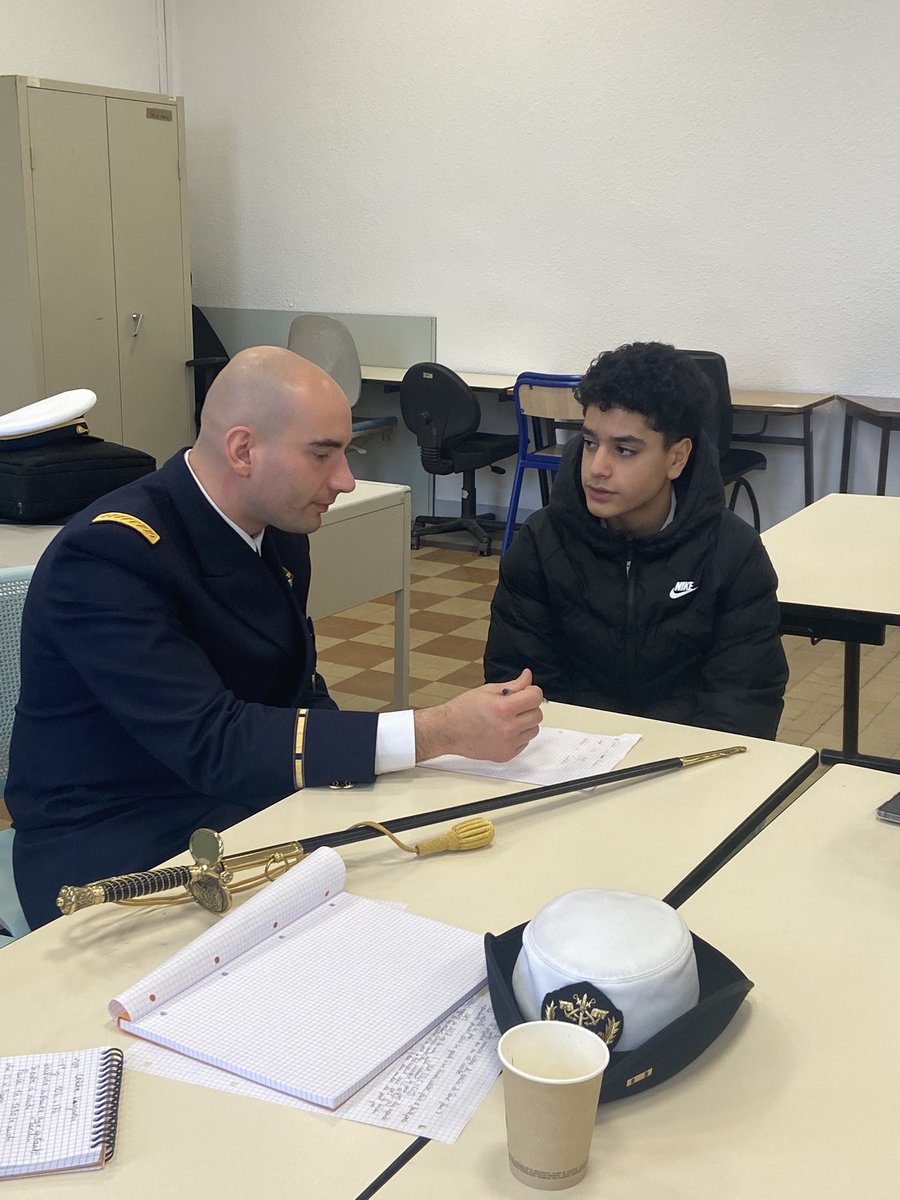 Ecole des commissaires des armées - ECA (@ecarmees) on Twitter photo Semaine nationale des cordées de la réussite : les collégiens se préparent à l’oral du brevet avec les élèves commissaires.
<a href="/SCArmees/">Commissariat des armées</a> <a href="/DSNJeunesse/">Direction du Service National et de la Jeunesse</a>
defense.gouv.fr/commissariat/m… Semaine nationale des cordées de la réussite : les collégiens se préparent à l’oral du brevet avec les élèves commissaires.
<a href="/SCArmees/">Commissariat des armées</a> <a href="/DSNJeunesse/">Direction du Service National et de la Jeunesse</a>
defense.gouv.fr/commissariat/m…