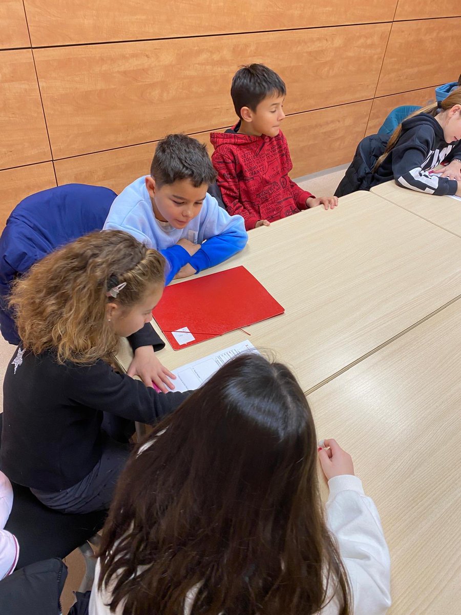 Esc Font del Roure tweet media