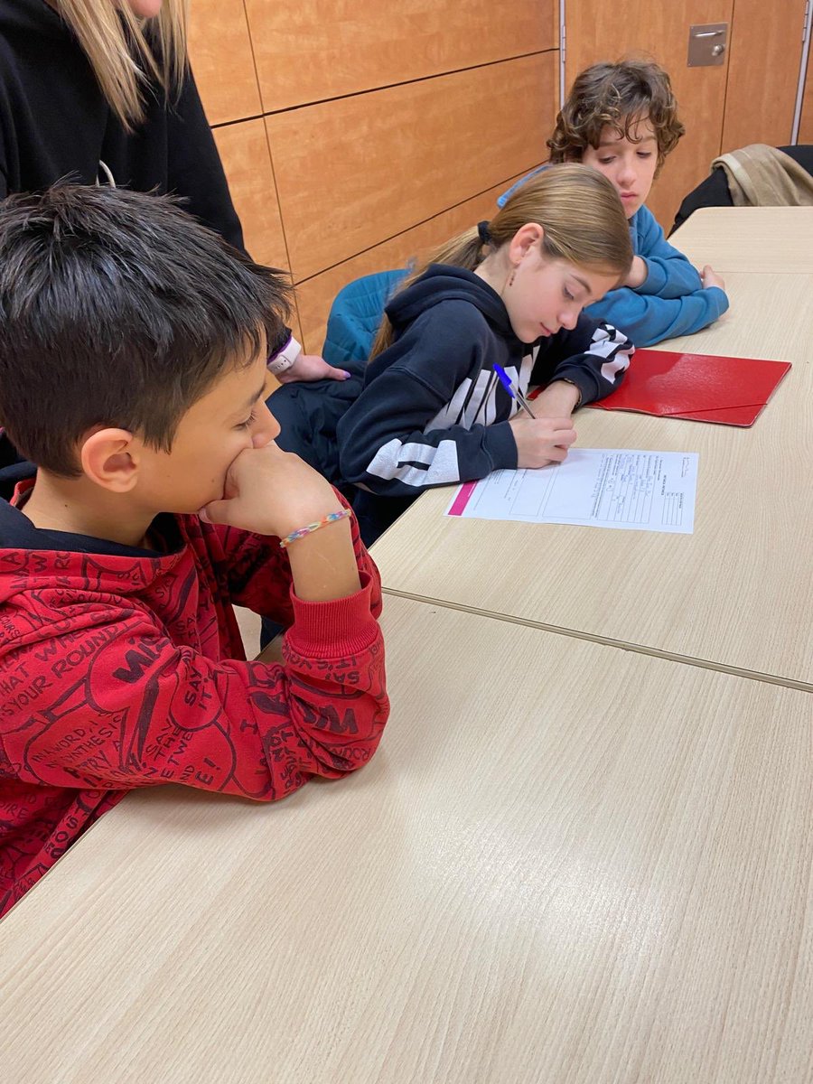 Esc Font del Roure tweet media