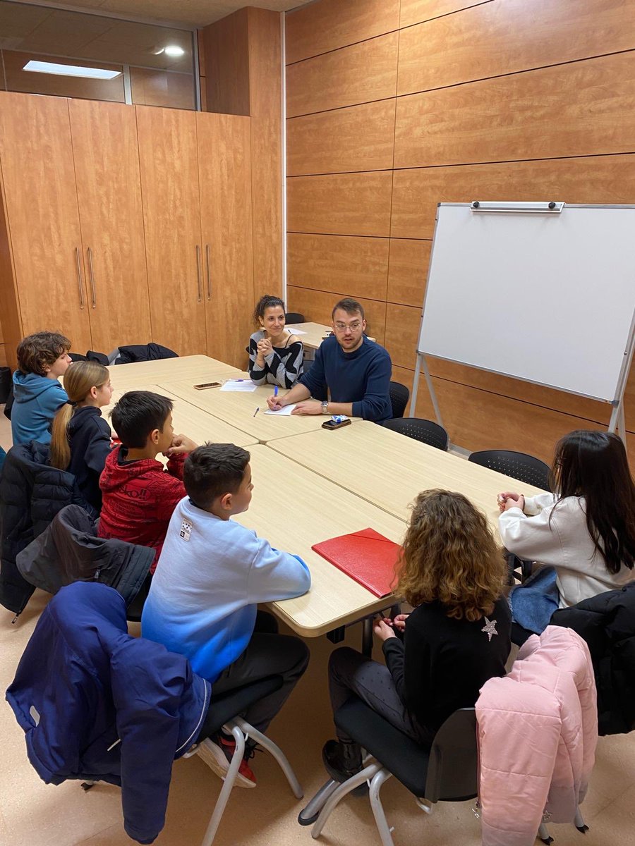 Esc Font del Roure tweet media