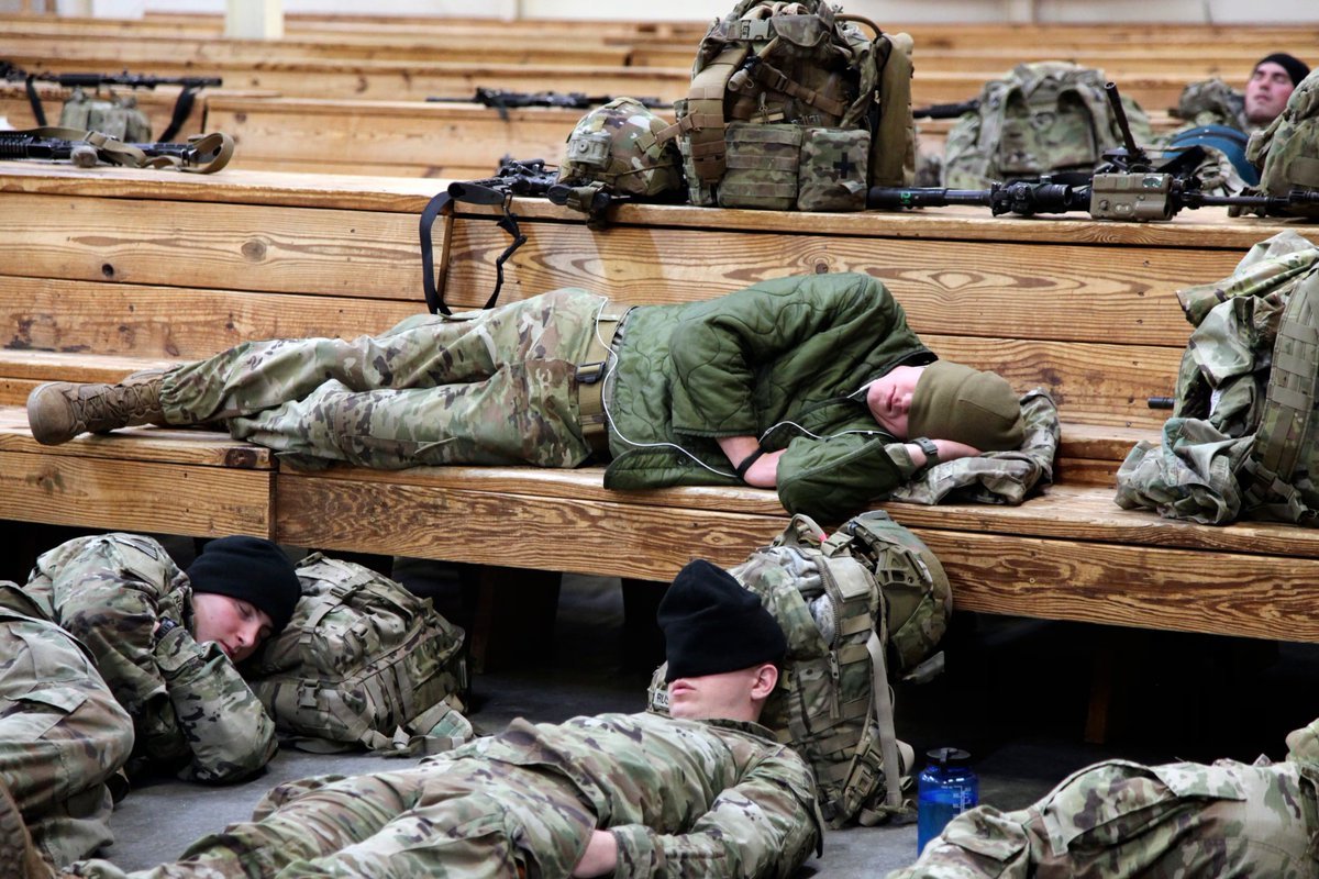 santi_despierta's tweet photo. Me llevaba 2 HORAS dormirme cada noche. 

Hasta que descubrí esta técnica militar.   

Ahora duermo en menos de 5 minutos.   

Te explico el método paso a paso 🧵 https://t.co/U9Znwueh2d