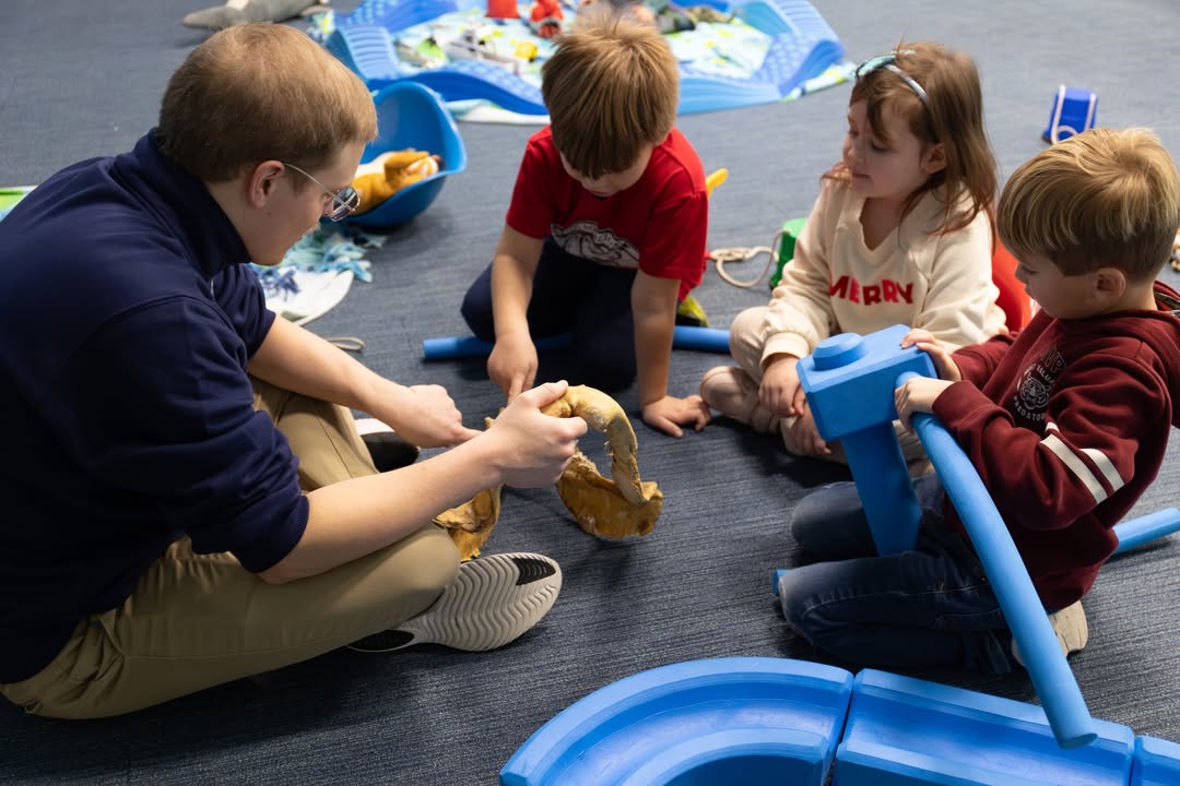 VAAquarium's tweet photo. Book your child's birthday party with us! 🥳 Our Aquarium educators host incredible birthday experiences with ocean-themed programs and the chance to meet some amazing animals. Learn more: https://t.co/iR6rGiCapK

Photos: Kids enjoying a birthday party at the Aquarium. https://t.co/jVBiMFJDtw
