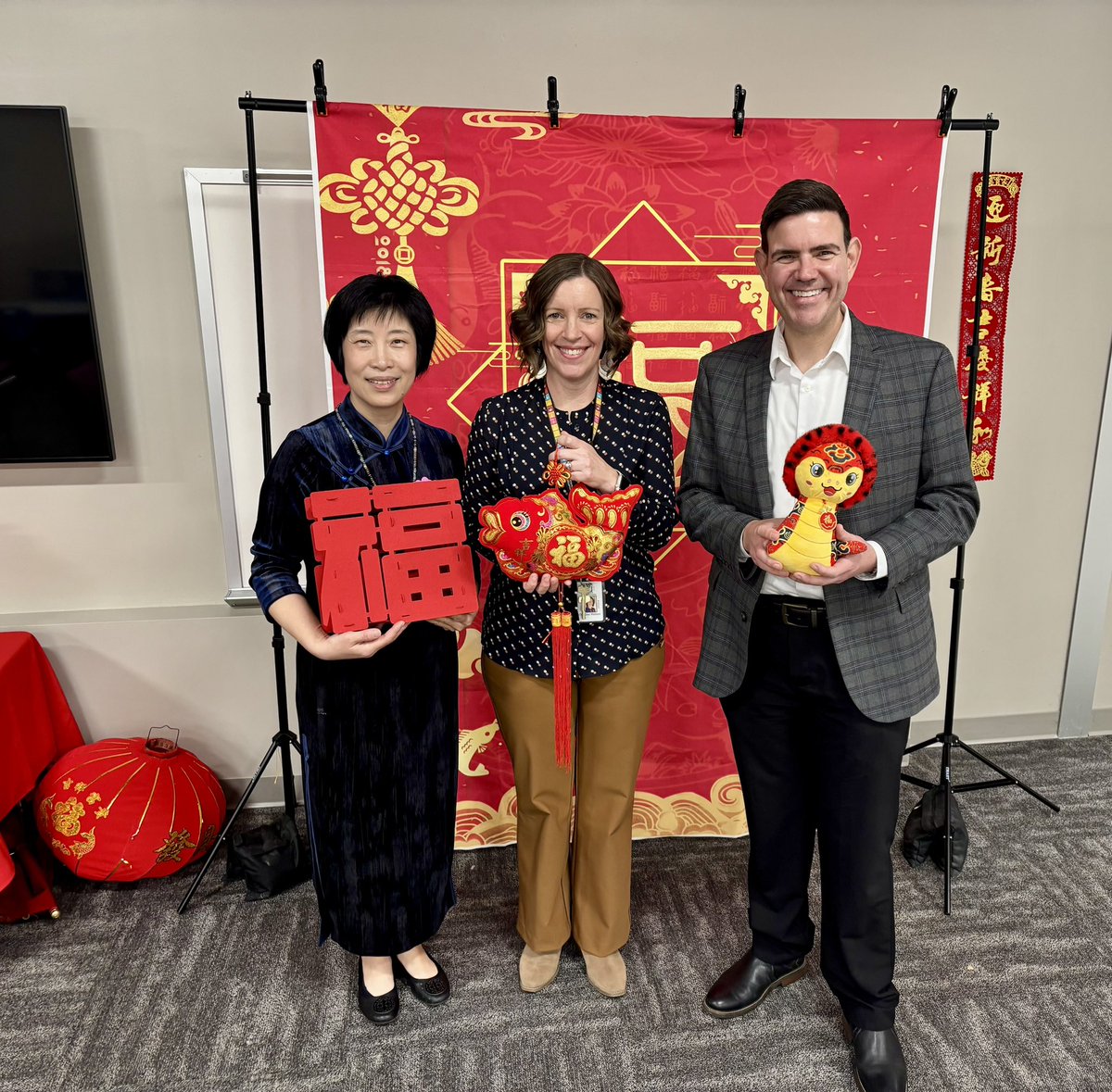 CGHahner (@cghahner) on Twitter photo Wonderful to connect with our fellow Chinese Immersion pathway schools. <a href="/StoughStallions/">Stough Magnet Elementary School</a> to <a href="/oberlinmiddle/">Oberlin Magnet MS</a> to <a href="/NBroughtonHS/">Broughton Magnet HS</a> 新年快乐 <a href="/wcpssmagnets/">WCPSS Office of Magnet Schools (Choice Schools)</a> <a href="/Global_WCPSS/">Global</a> Wonderful to connect with our fellow Chinese Immersion pathway schools. <a href="/StoughStallions/">Stough Magnet Elementary School</a> to <a href="/oberlinmiddle/">Oberlin Magnet MS</a> to <a href="/NBroughtonHS/">Broughton Magnet HS</a> 新年快乐 <a href="/wcpssmagnets/">WCPSS Office of Magnet Schools (Choice Schools)</a> <a href="/Global_WCPSS/">Global</a>