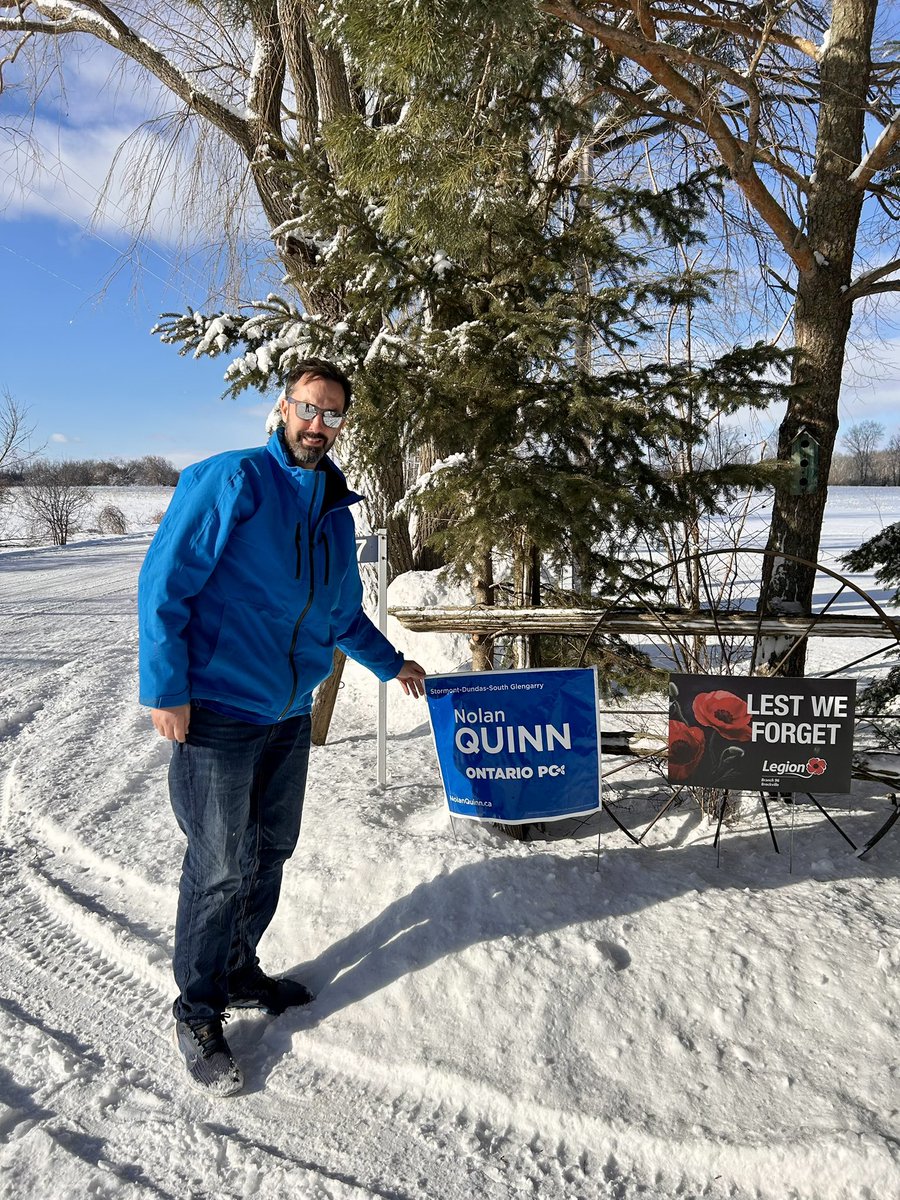 nolanmquinn's tweet image. Fantastic day with #TeamQuinn covering #SDSG in blue! 💙 Thank you to everyone who showed their support. 
 
Want a lawn sign? Call 1-888-314-2646 or visit nolanquinn.ca! #ProtectOntario