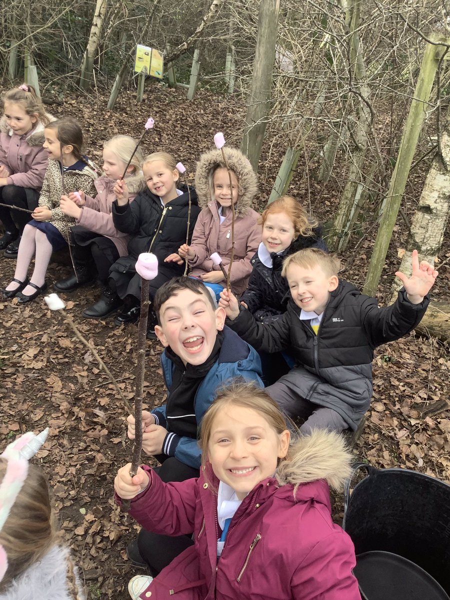 Lakeside_school's tweet photo. 2HE wow day. They look like they have had lots of fun. #makingmemories #wowday https://t.co/Dm1lhXzQnX