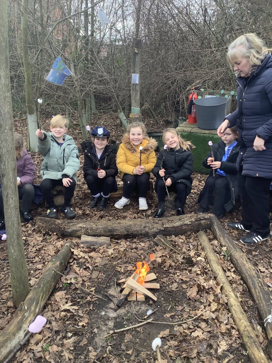 Lakeside_school's tweet photo. 2HE wow day. They look like they have had lots of fun. #makingmemories #wowday https://t.co/Dm1lhXzQnX