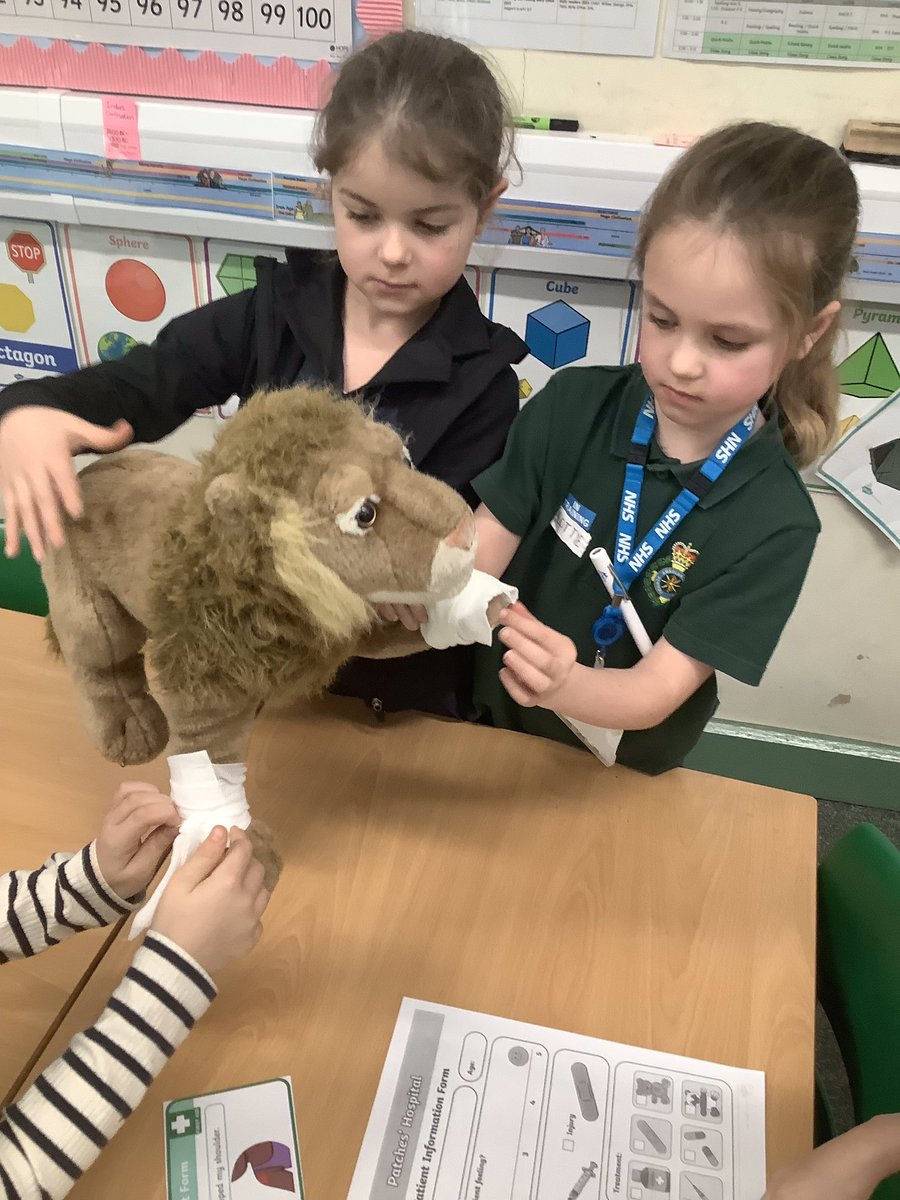 Lakeside_school's tweet photo. 2HE wow day. They look like they have had lots of fun. #makingmemories #wowday https://t.co/Dm1lhXzQnX