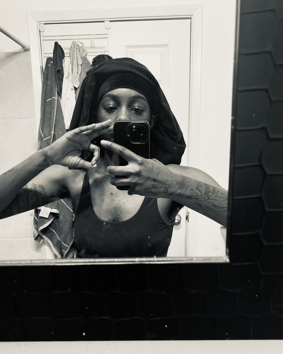 8764780c's tweet image. every time u see me, i look like i hit the lotto 2wice
