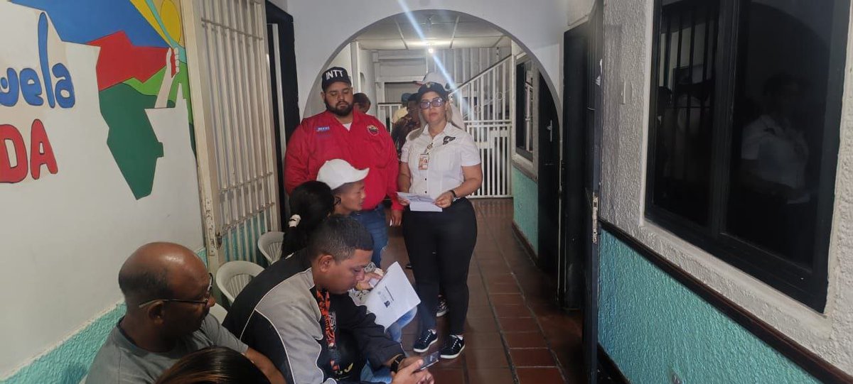 InttContigo's tweet image. El #INTT Chivacoa, junto a la #PNB, #CICPC y Alcaldía del municipio Arístides Bastidas, realizó un operativo de trámites de Licencias de Conducir, en las Instalaciones del gobierno municipal, con el objetivo de simplificar los procesos y brindar atención personalizada.