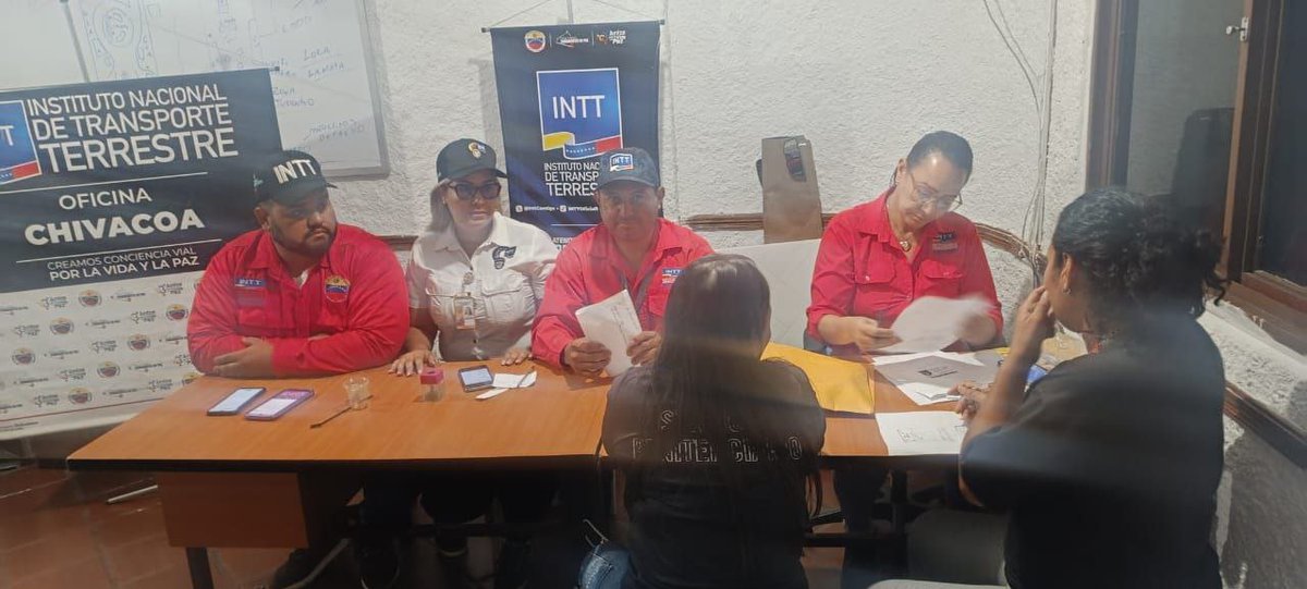 InttContigo's tweet image. El #INTT Chivacoa, junto a la #PNB, #CICPC y Alcaldía del municipio Arístides Bastidas, realizó un operativo de trámites de Licencias de Conducir, en las Instalaciones del gobierno municipal, con el objetivo de simplificar los procesos y brindar atención personalizada.