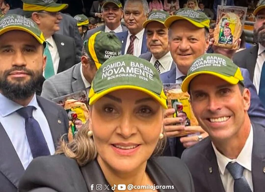 Flávia Maynarte ☭🔺 tweet media