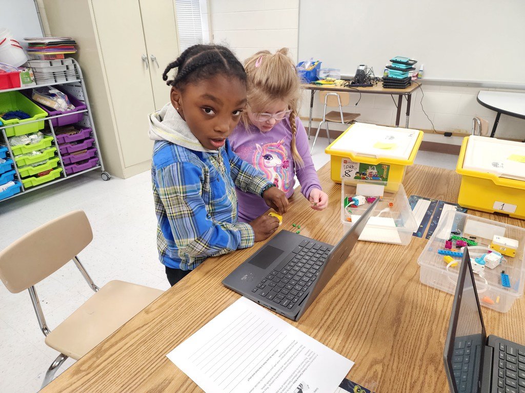 RBWTinyTigers's tweet image. Mrs. Bennett helped the 1st graders became engineers for the day, designing and building amusement park rides with Lego Spike kits!  They explored the principles of motion in a fun and engaging way.  #STEM #Lego #EngineeringForKids