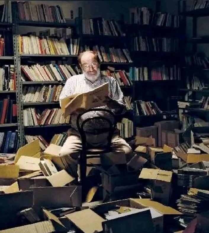 "Quem não lê vive apenas uma vida, mesmo que chegue aos sessenta anos. Mas quem lê vive cinco mil anos. Ler é atemporal, atemporal."

Umberto Eco