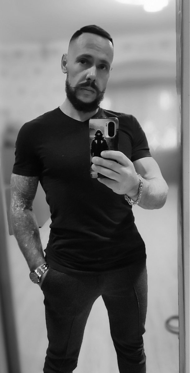 ubiquity11's tweet photo. Good night fam legend
Accept yourself for who you really are... Be different, but only for yourself...real.
🌙🫥🖤#GoodNightX #loveyouself https://t.co/LTT7Sqb5F6