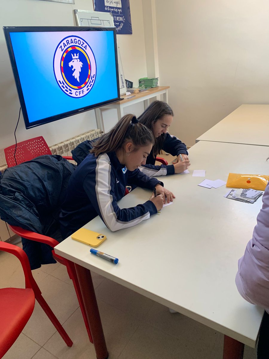 Visita del CRA Las Viñas con niños y niñas de Fuendejalon, Tabuenca, Pozuelo y Bureta, y del CRA Becquer con alumnos procedentes de Novallas, Malón, Vera del Moncayo y San Martin del Moncayo

👉 Con <a href="/salvamacias59/">Salva Macias</a>, <a href="/soniabaenaa/">Sonia Baena</a> y Andrea López 

<a href="/GobAragon/">Gobierno de Aragón</a> <a href="/IA_Mujer/">Instituto Aragonés de la Mujer</a> <a href="/crieventa/">CRIE VentadelOlivar</a>