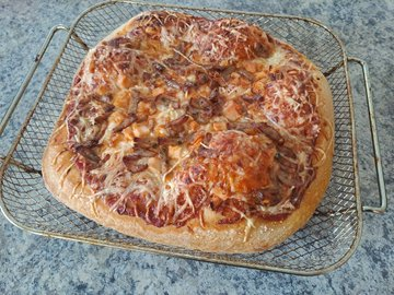 haverfor887's tweet photo. How does my pizza look? I used store bought dough to start with, and I was pleasantly surprised by how well it turned out. https://t.co/Zfd2g74nTX