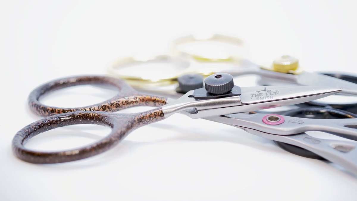 New Fly Tying Blog: “5 Essential Fly Tying Tools” by <a href="/Lindsay_Fishes/">Lindsay Simpson</a> KEEP READING this blog (and learn the essential tools) here: troutandfeather.com/fly-fishing-bl…