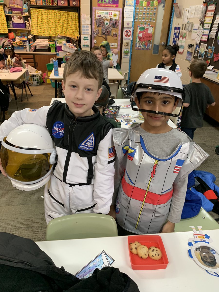 We love Outer Space!!!  🪐 🌎 🌙#d61learns