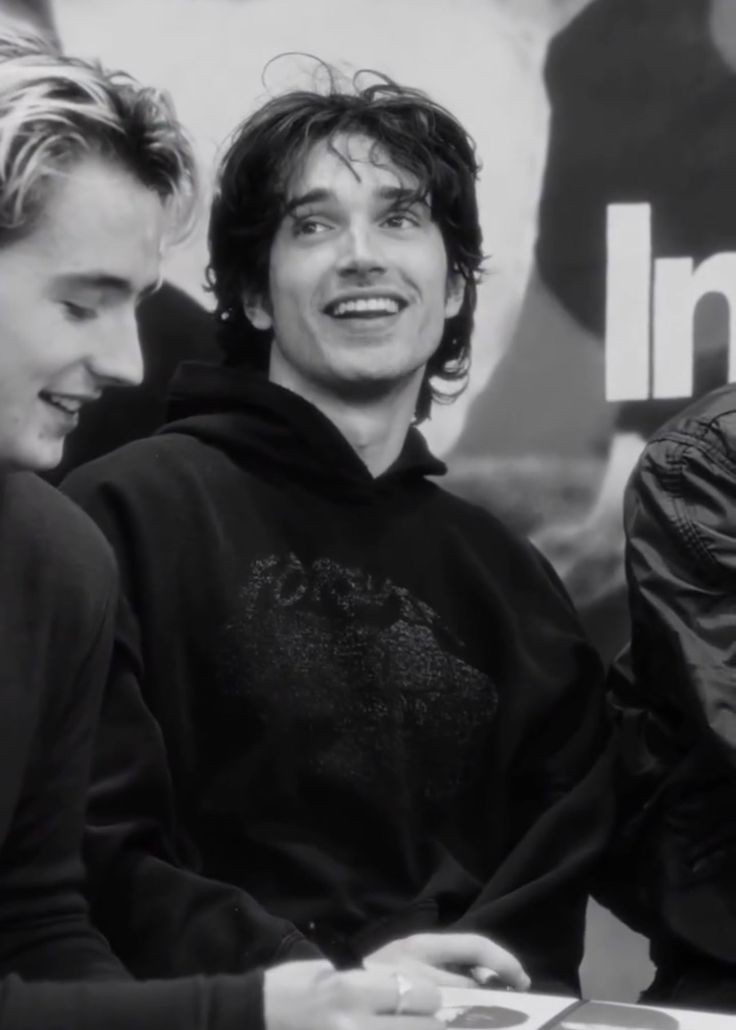 best of elijah hewson (@dailyhewson) on Twitter photo 