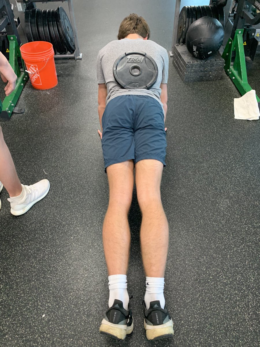 thsgolfteam's tweet photo. LIVE ACTION TRINITY GOLF - conditioning day one. Strength and honor! https://t.co/LS5DUPP16n