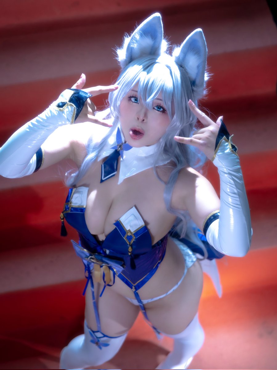 Bunny girl with no bunny ears-
#cosplay #azurlane #shinano #bunnygirl