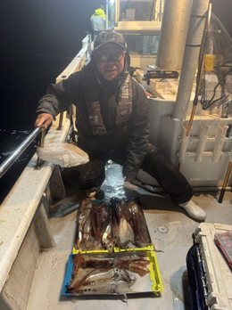 ANGLERS_GROUP's tweet photo. 【スタッフ釣果】

絶好調の三重県スルメイカメタル!!
良型ばかりで釣りごたえ◎

まるは釣具 姫路店
https://t.co/pMzjyc5KP1 https://t.co/uuAmqpCeco