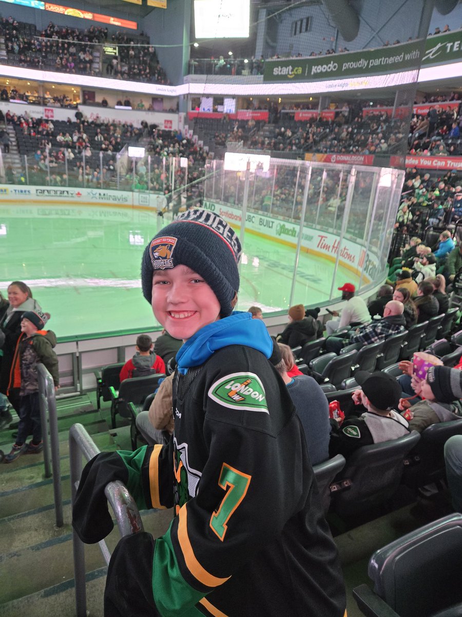 tunks_d's tweet photo. @CoultersRx 

Go knights go! 
Section 102 row N seats 3 and 4! 
And section 103 row n seats 21 and 22

We ❤️ Cowan @coulterspharmacy @londonknights #coulterspharmacy #snapshotgiveaway https://t.co/m7yUPB1EgS