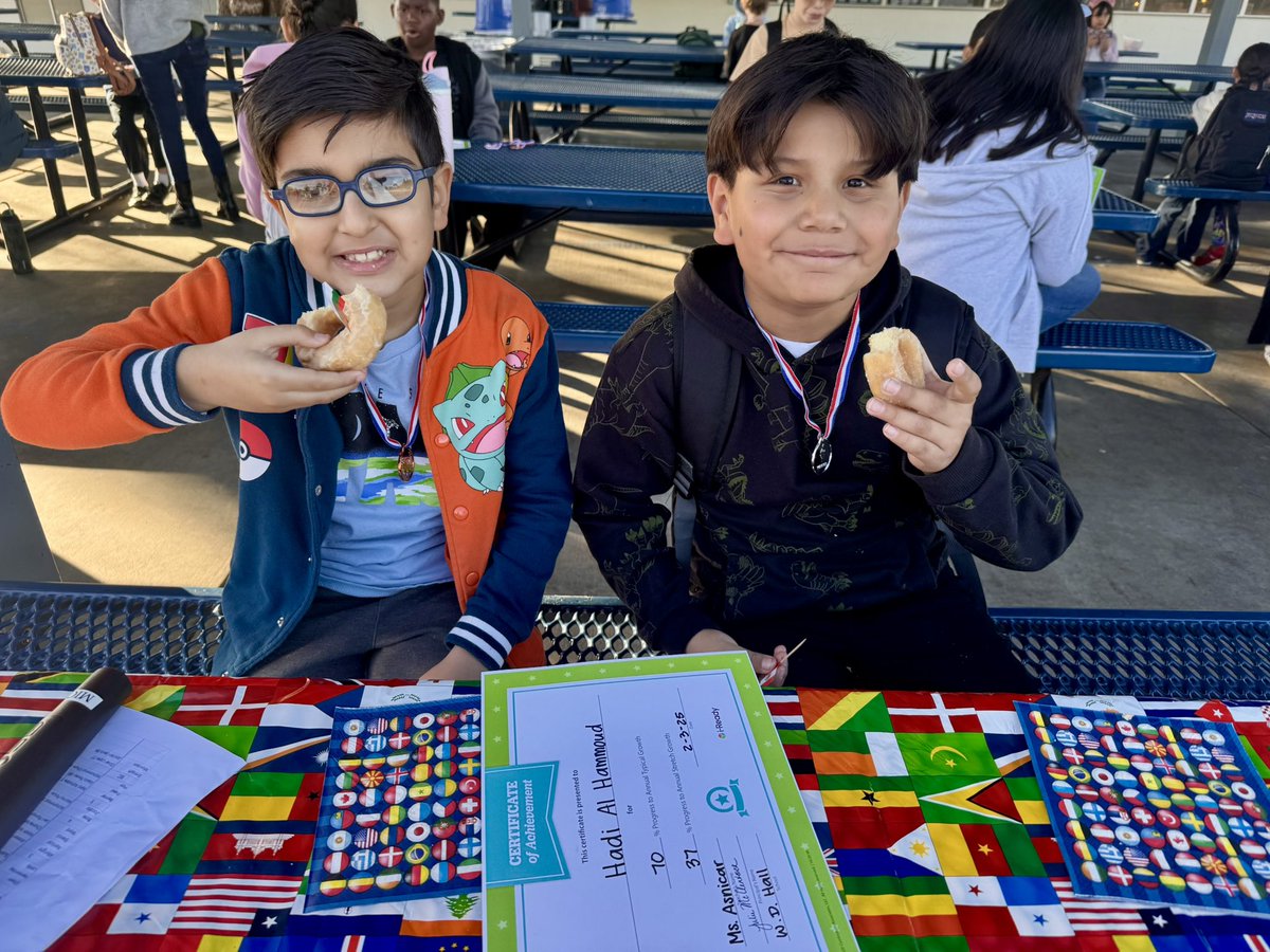 Brittany León tweet media